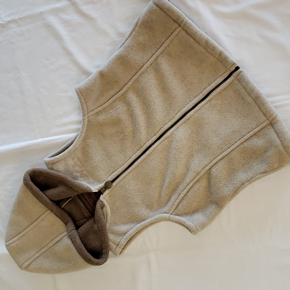 Outback Trading Co. hooded vest - Picture 1 of 6